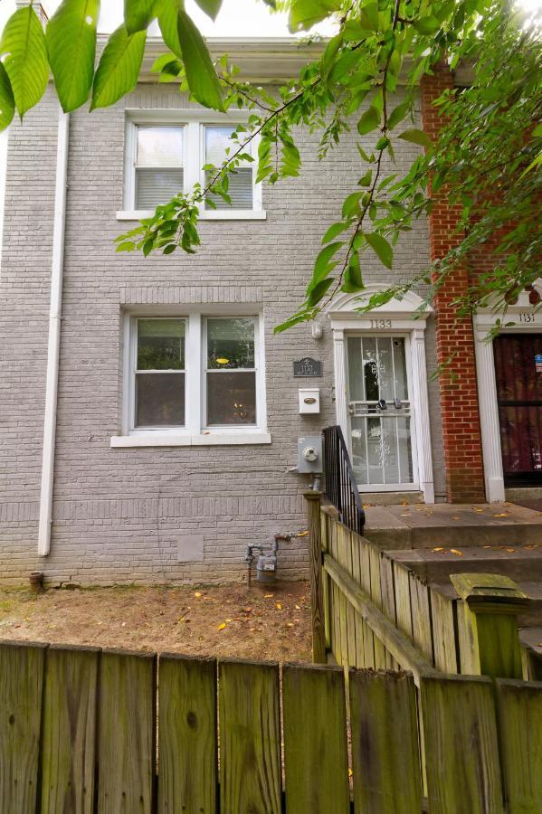 The Gray Corner House By Gallaudet 3 Bedroom 2 Ba Casa de Férias *