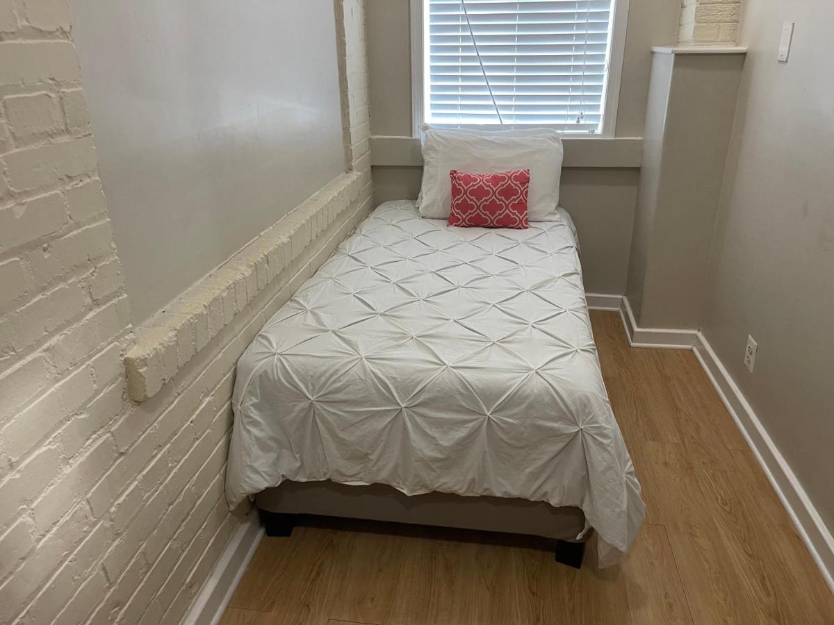 The Gray Corner House By Gallaudet 3 Bedroom 2 Ba Casa de Férias